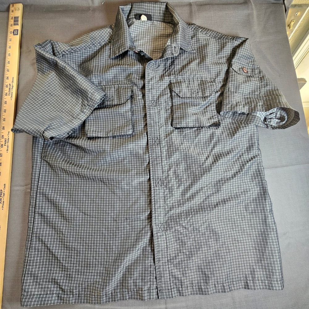 ODO Plaid Short Sleeve Button Up Shirt Menswear Casual Outdoors VTG shiny gray